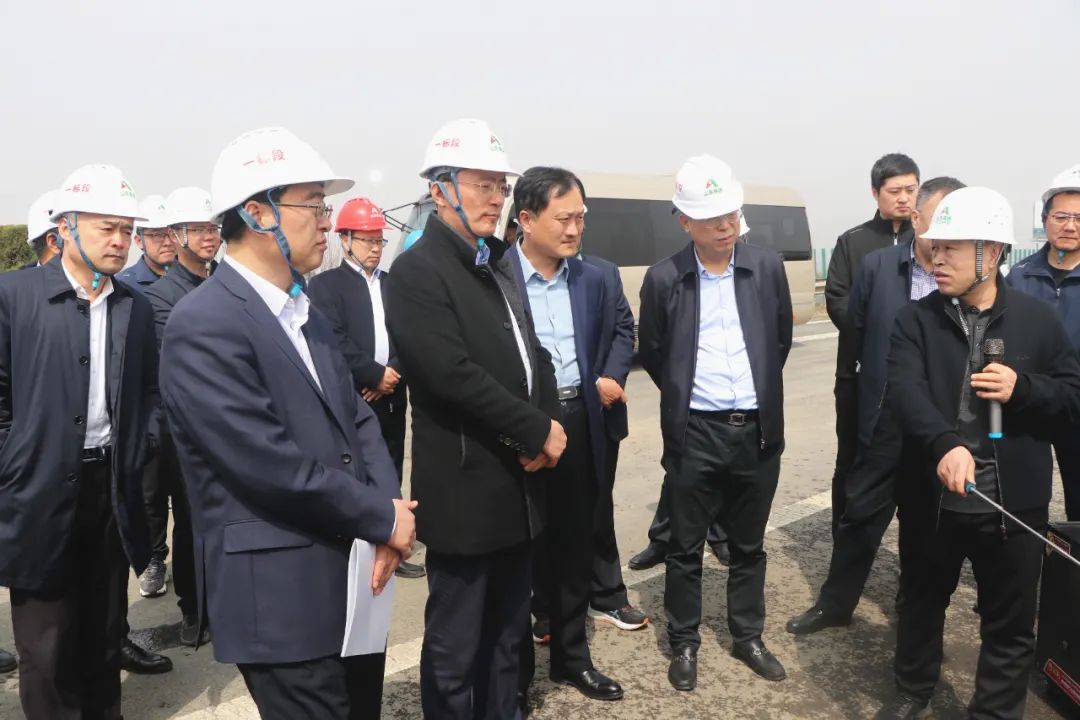 Li Huaifeng, member of the Standing Committee of the Party Committee and Deputy General Manager of the High Speed Group, conducted research on the Shenhai Reconstruction and Expansion Project of the Bridge and Tunnel Engineering Company